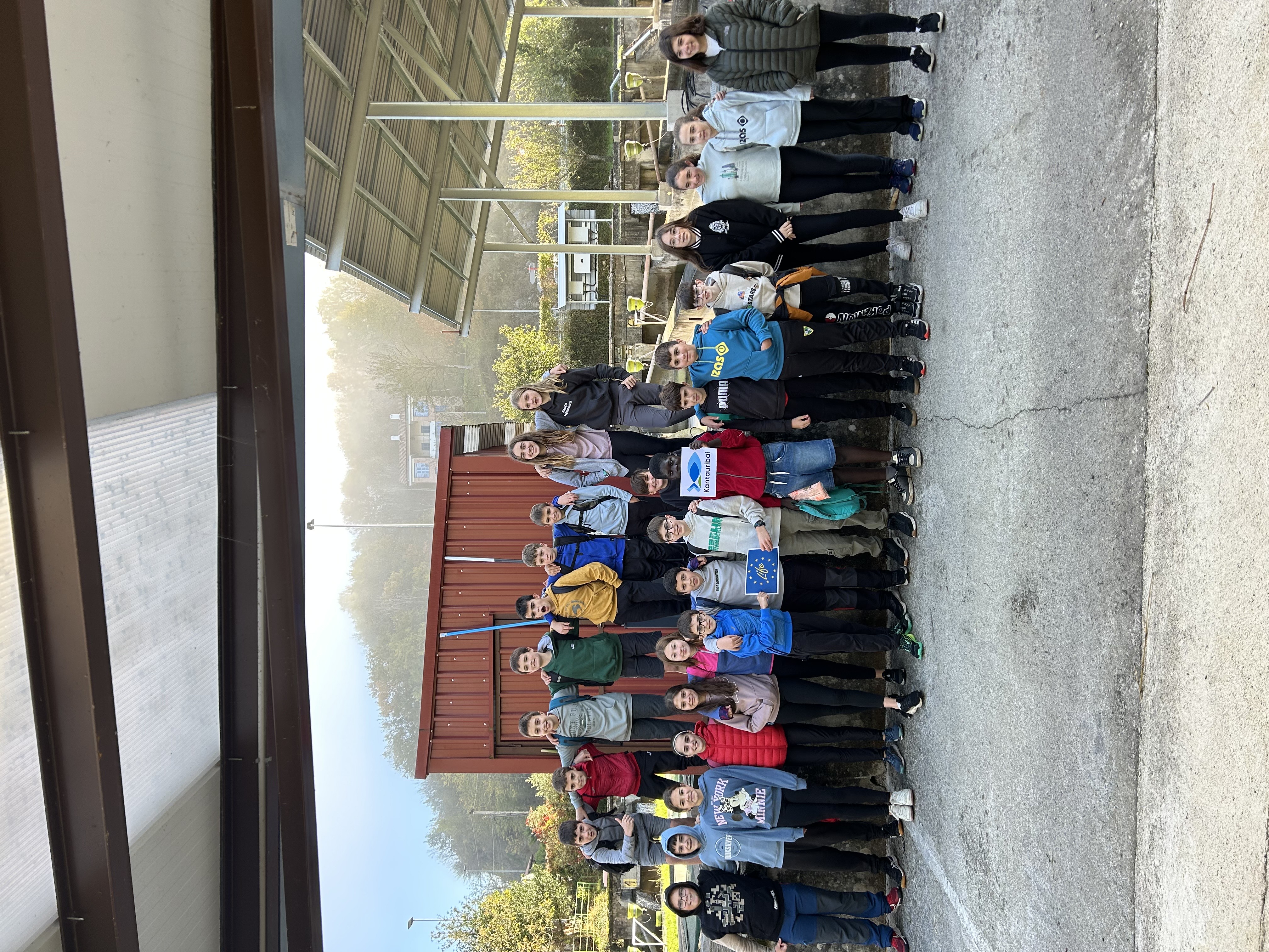 Mugaireko arrain haztegira bixita